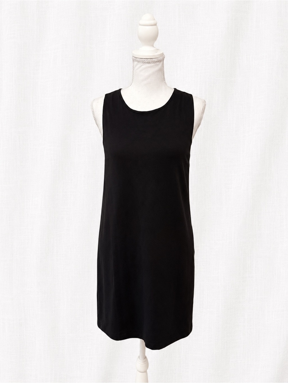 Lord & Taylor Black Sleeveless Shift Dress